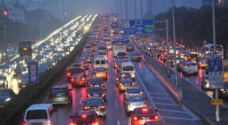 未来三天北京阵雨+降温组合 市民们外出请携带雨具