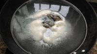 益母草炖乌鸡的做法步骤5