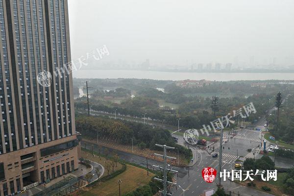 冷空气来袭江西将降温8℃ 南昌等9市有中到大雨 