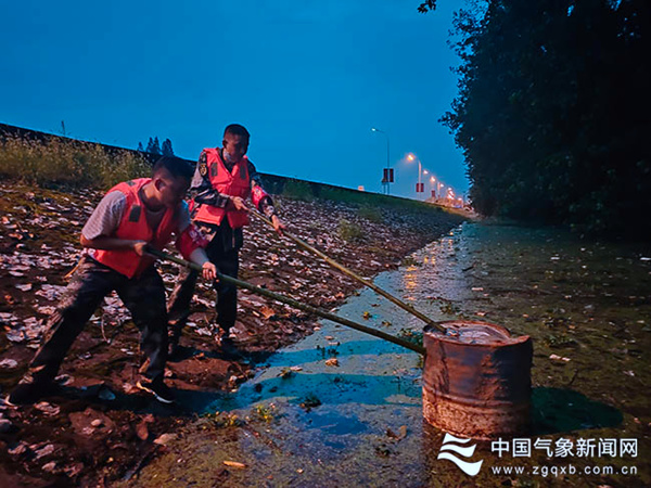 抗洪显担当 防汛救灾中的气象“第一书记”