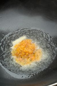 金汤水煮鱼片的做法步骤12
