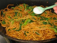 鸡毛菜肉丝炒面条的做法步骤12