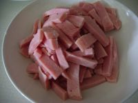 熏肉豆腐炒蒜苔的做法步骤2