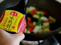 山药炒鱿鱼的做法步骤9