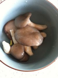暖心鸡汤米面的做法步骤2