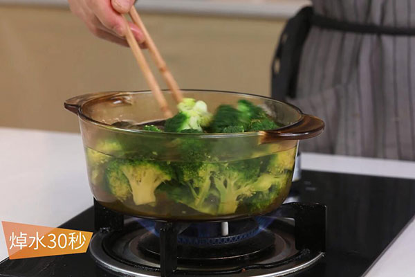 西兰花炒肉的做法 怎么做西兰花炒肉