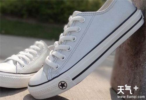 小白鞋发黄怎么洗白，四大招教你如何清洗小白鞋
