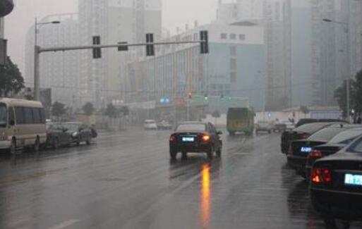 明起安徽多地迎来强降雨天气 合肥局地最高气温跌至30℃