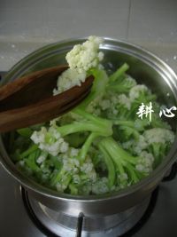 香菇炒松花菜的做法步骤5