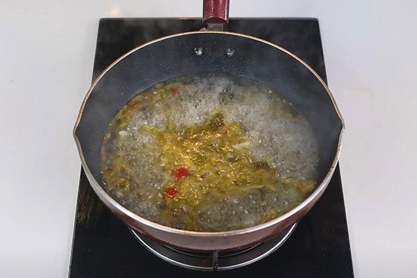 酸菜鸭血粉丝汤的做法 酸菜鸭血粉丝汤怎么做