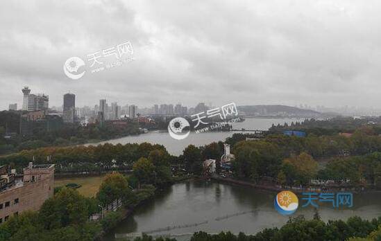 湖北今天迎新一轮强降雨 省会武汉气温跌至30℃