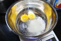 抹茶蜜豆冰淇淋的做法步骤1