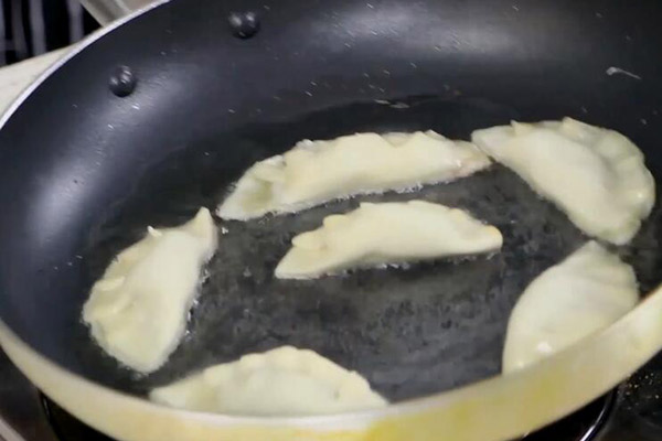 怎么做水煎饺好吃 水煎饺怎么包