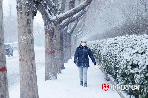 降雪转移东北 兰州上海等将迎今冬最冷白天