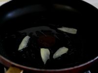 红烧鲫鱼的做法步骤3