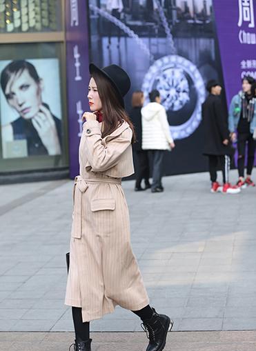 重庆美女上演“冬日”清凉时装秀 一起看看吧