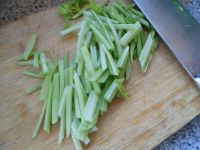 红辣椒煸蚕蛹的做法步骤5