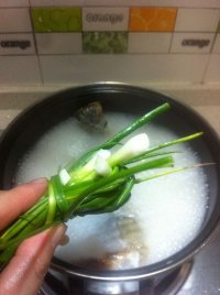 时蔬香菇鲫鱼汤的做法步骤4