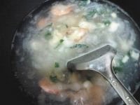 翡翠鲜虾泡饭的做法步骤3