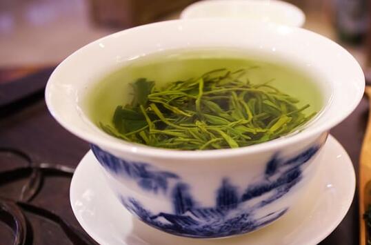 夏季喝红茶好还是喝绿茶好 夏季适合喝红茶吗