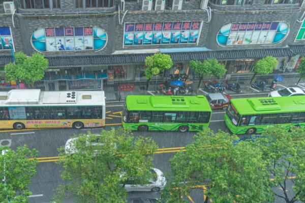 湖北今明两天有暴雨来袭 最高气温31～34℃左右