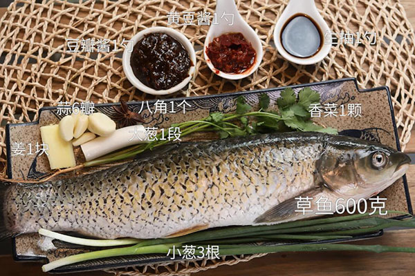 酱焖草鱼的做法 酱焖草鱼的家常做法