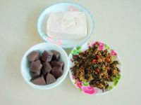 豆腐鸡血酸腌菜汤的做法步骤1
