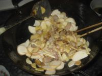 回锅肉炒杏鲍菇的做法步骤7