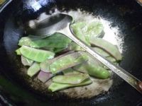 虾肉炒扁豆的做法步骤3