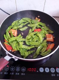 红椒炒扁豆的做法步骤6