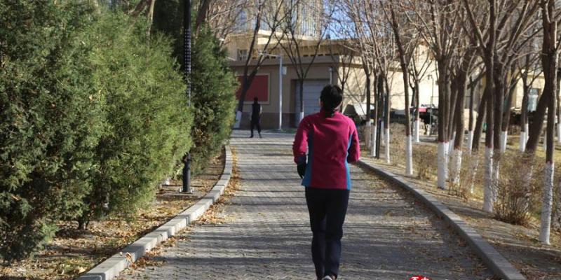 别再贪睡啦！银川空气质量好 市民晨起锻炼忙