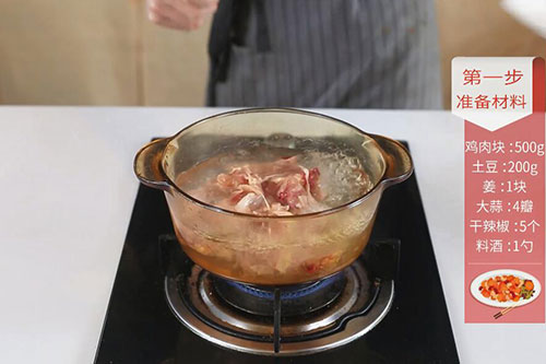 土豆炖鸡块的做法 土豆炖鸡块的家常做法