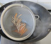 金针菇拌芦蒿豆干的做法步骤4