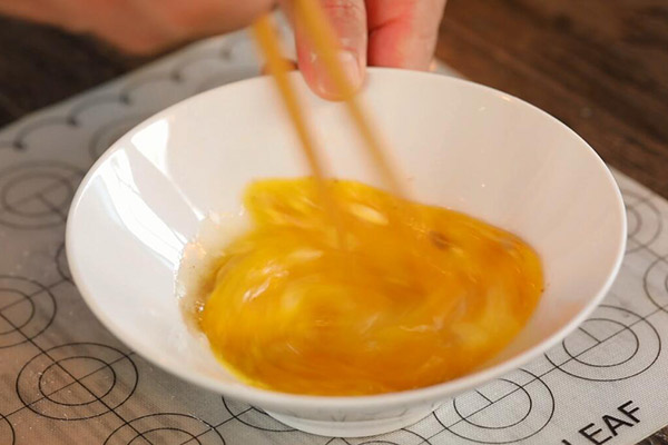 鸡蛋灌饼的做法 家常鸡蛋灌饼怎么做