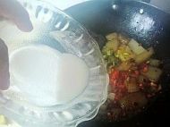 简单家常菜----牛肉豆豉炒凉粉的做法步骤10