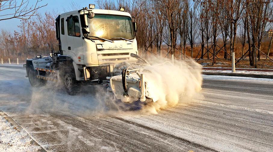 辽宁沈阳等地迎今年入冬首场降雪 又可以玩雪啦