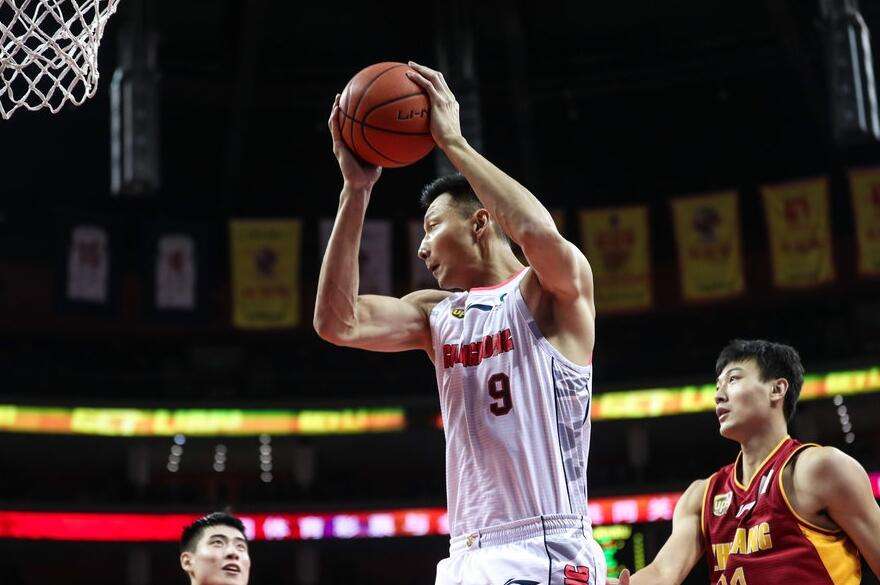 易建联CBA篮板王