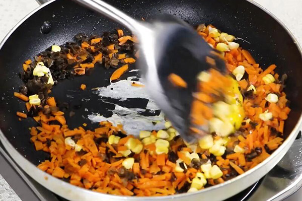 胡萝卜虾仁饺子怎么包 虾仁饺子的家常做法