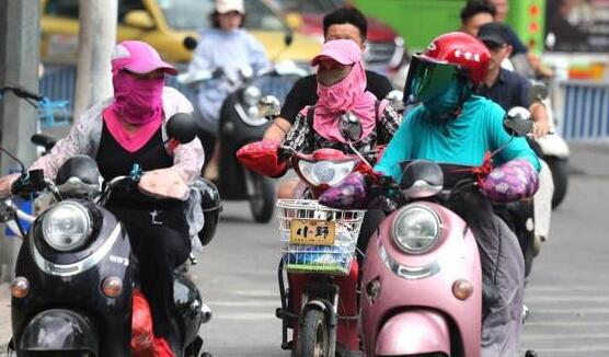 广东雨水暂歇气温30℃以上 市民户外出行注意防暑防晒