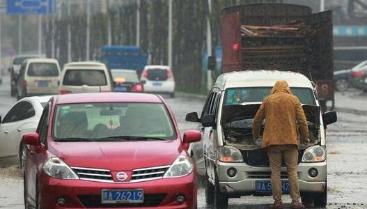 受暴雨天气影响 南铁赣州车站出现不同程度晚点或停运