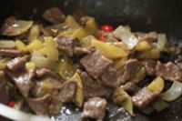 酸菜牛肉盖浇饭的做法步骤10