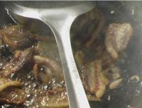 芹菜炒腊肉的做法步骤7