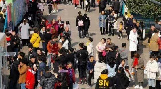 重庆雨势减弱气温回升至21℃ 周日各地基本放晴宜出行