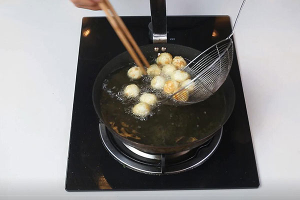 糖醋虎皮鹌鹑蛋的做法 糖醋虎皮鹌鹑蛋怎么做好吃