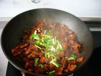 啤酒焖笋干五花肉的做法步骤7