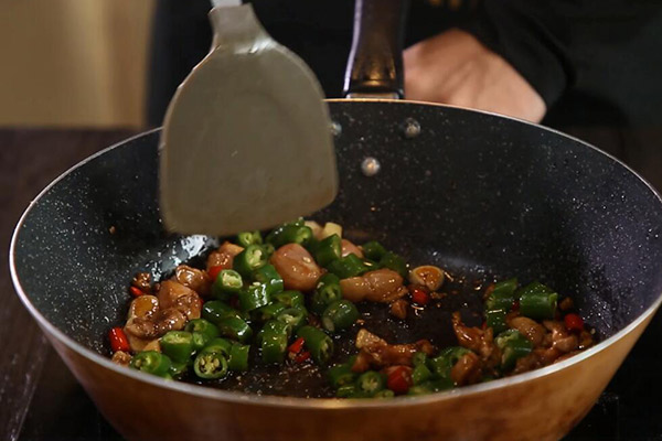 家常青椒鸡丁的做法 青椒鸡丁怎么做好吃