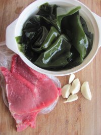 海带牛肉汤的做法步骤1