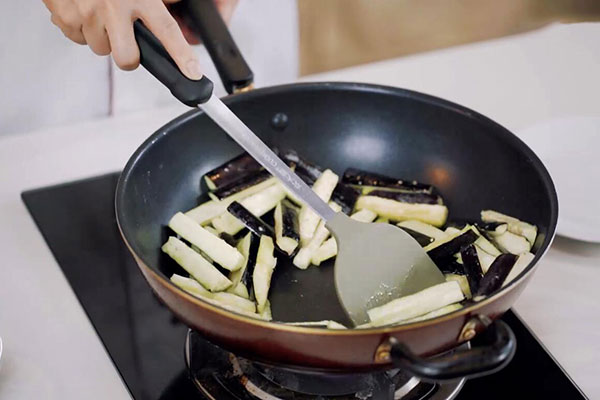 青椒肉末烧茄子的做法 青椒肉末烧茄子怎么做