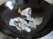 金虫草鲈鱼汤的做法步骤4