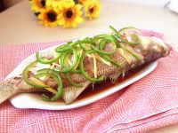 清蒸鲈鱼的做法步骤9